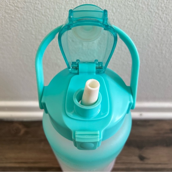 Water Bottle Jug 64oz Built-in Straw Time Marker Gradient Blue Pink Sport Gym - Picture 6 of 11